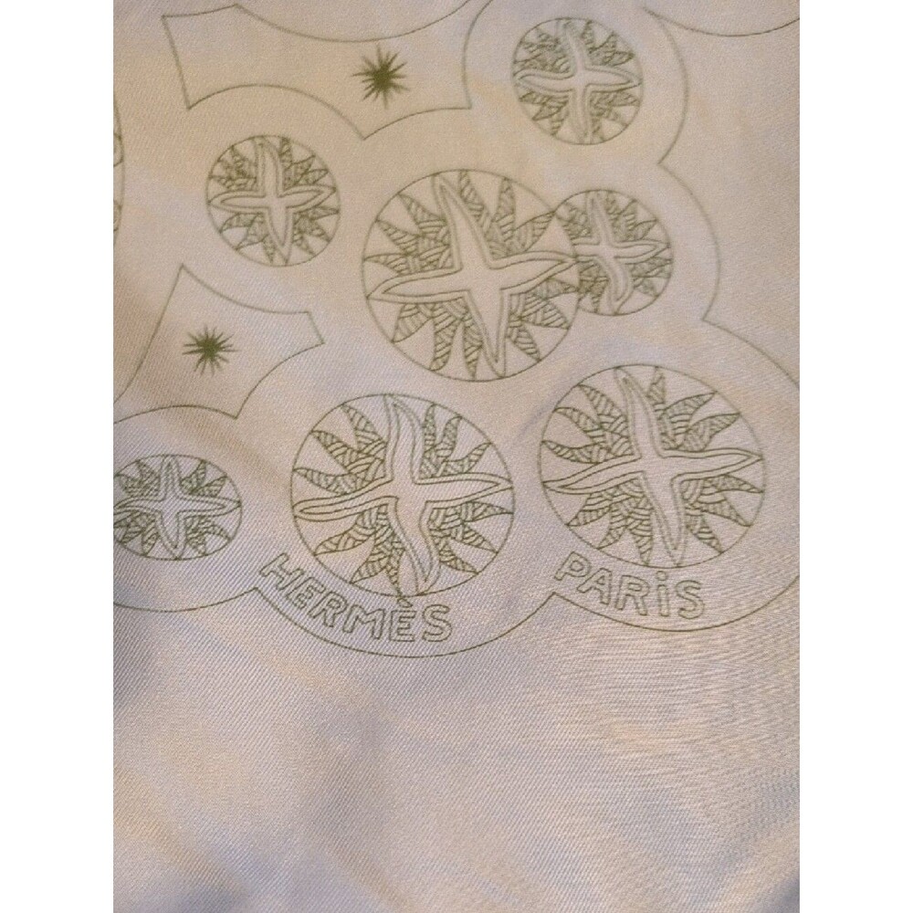 Hermès Le Roy Soleil Silk Medallion Print Hand Rolled Large Scarf - Picture 3 of 10